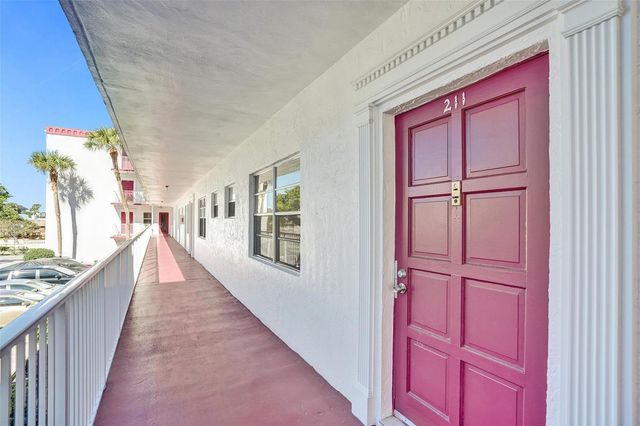 4270 NW 40th Street 211, Lauderdale Lakes, FL 33319