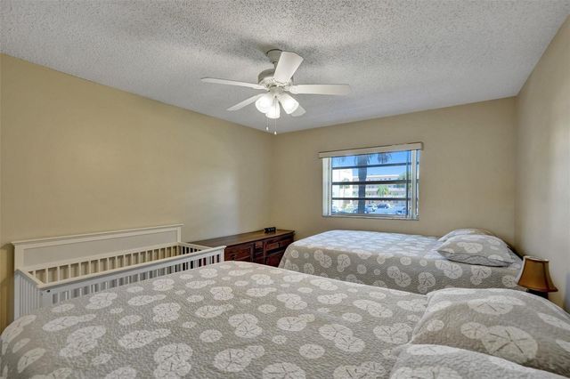 4270 NW 40th Street 211, Lauderdale Lakes, FL 33319