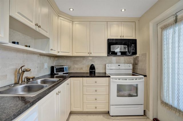 4270 NW 40th Street 211, Lauderdale Lakes, FL 33319
