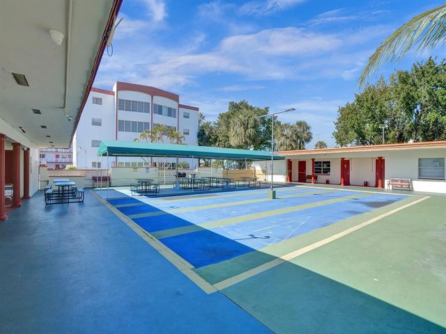 4270 NW 40th Street 211, Lauderdale Lakes, FL 33319