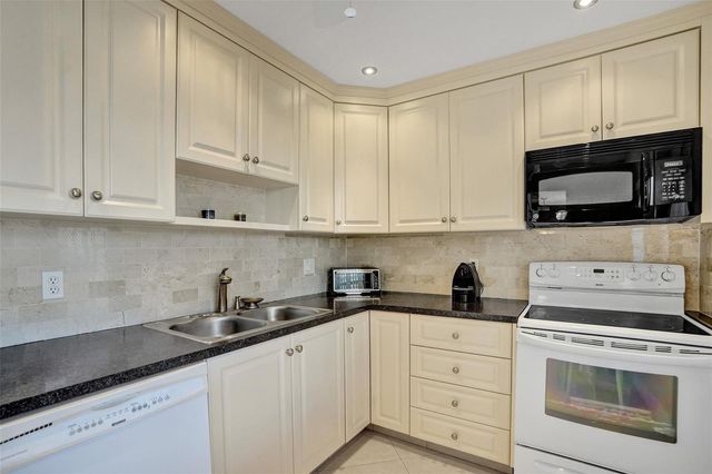 4270 NW 40th Street 211, Lauderdale Lakes, FL 33319