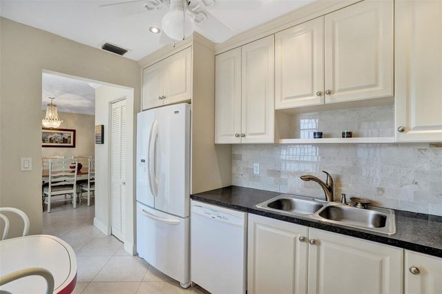 4270 NW 40th Street 211, Lauderdale Lakes, FL 33319