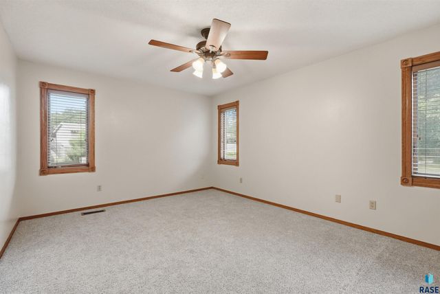 4600 Quail Run Ave Avenue, Sioux Falls, SD 57105