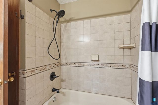 4600 Quail Run Ave Avenue, Sioux Falls, SD 57105