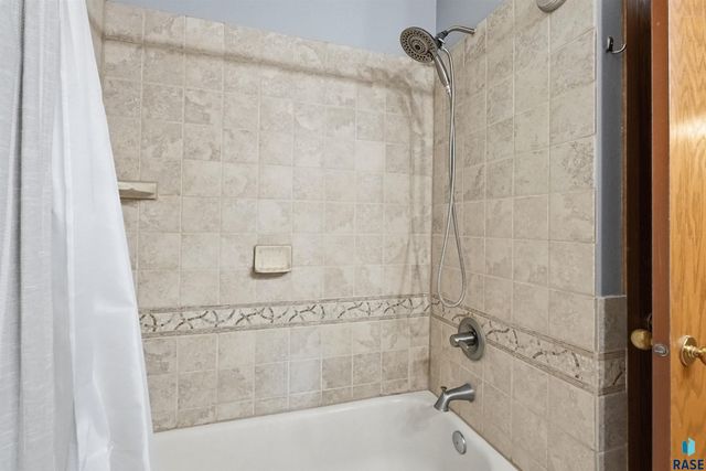 4600 Quail Run Ave Avenue, Sioux Falls, SD 57105