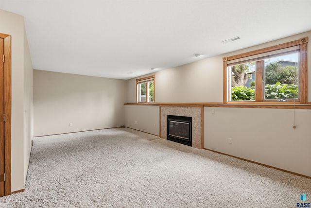 4600 Quail Run Ave Avenue, Sioux Falls, SD 57105