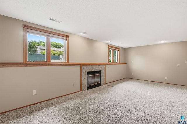 4600 Quail Run Ave Avenue, Sioux Falls, SD 57105