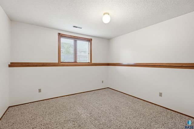 4600 Quail Run Ave Avenue, Sioux Falls, SD 57105
