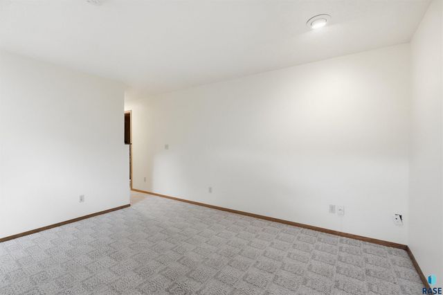 4600 Quail Run Ave Avenue, Sioux Falls, SD 57105