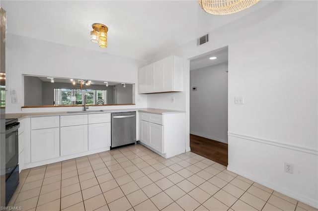 208 Furse Lakes CIR D6, Naples, FL 34104