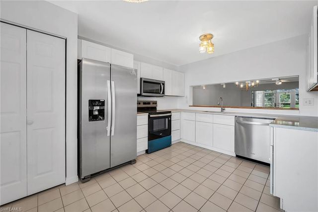 208 Furse Lakes CIR D6, Naples, FL 34104