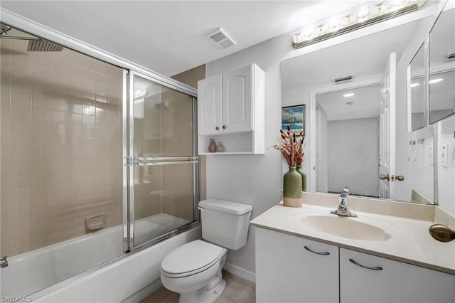 208 Furse Lakes CIR D6, Naples, FL 34104