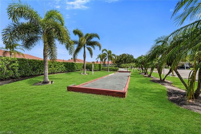 208 Furse Lakes CIR D6, Naples, FL 34104