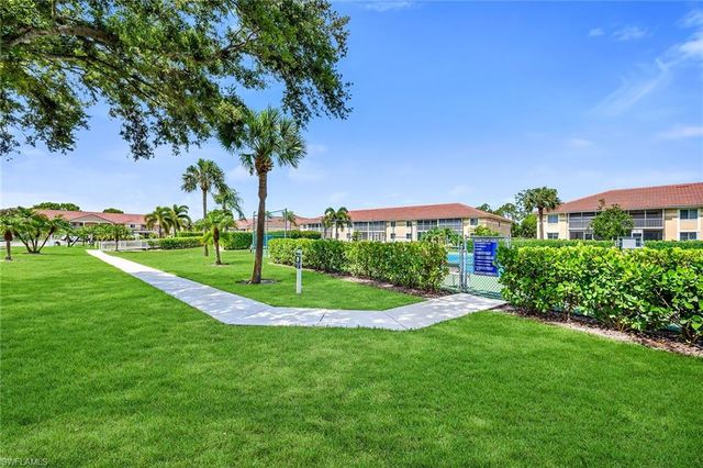 208 Furse Lakes CIR D6, Naples, FL 34104