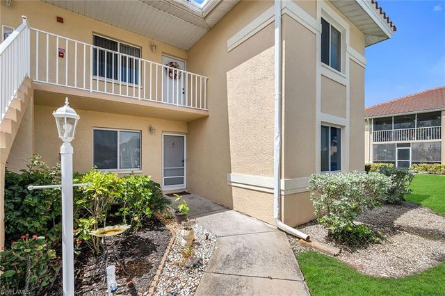 208 Furse Lakes CIR D6, Naples, FL 34104