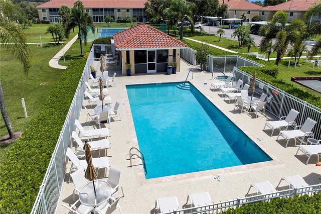 208 Furse Lakes CIR D6, Naples, FL 34104