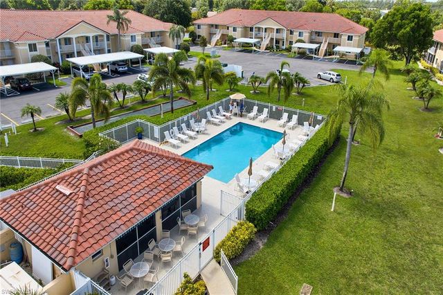 208 Furse Lakes CIR D6, Naples, FL 34104