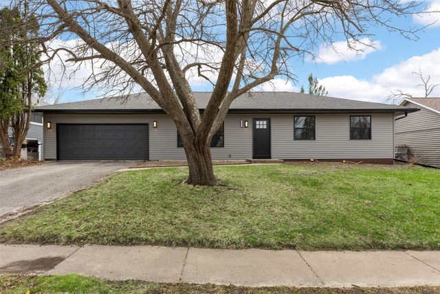 1505 Cottonwood Lane NE, Cedar Rapids, IA 52402