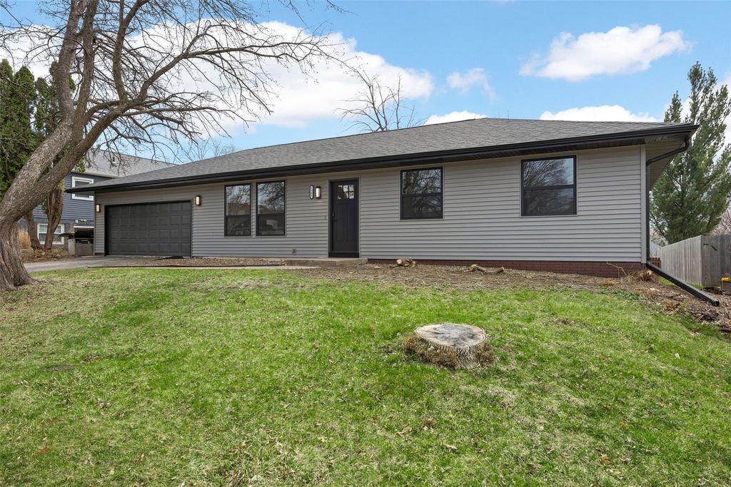 1505 Cottonwood Lane NE, Cedar Rapids, IA 52402