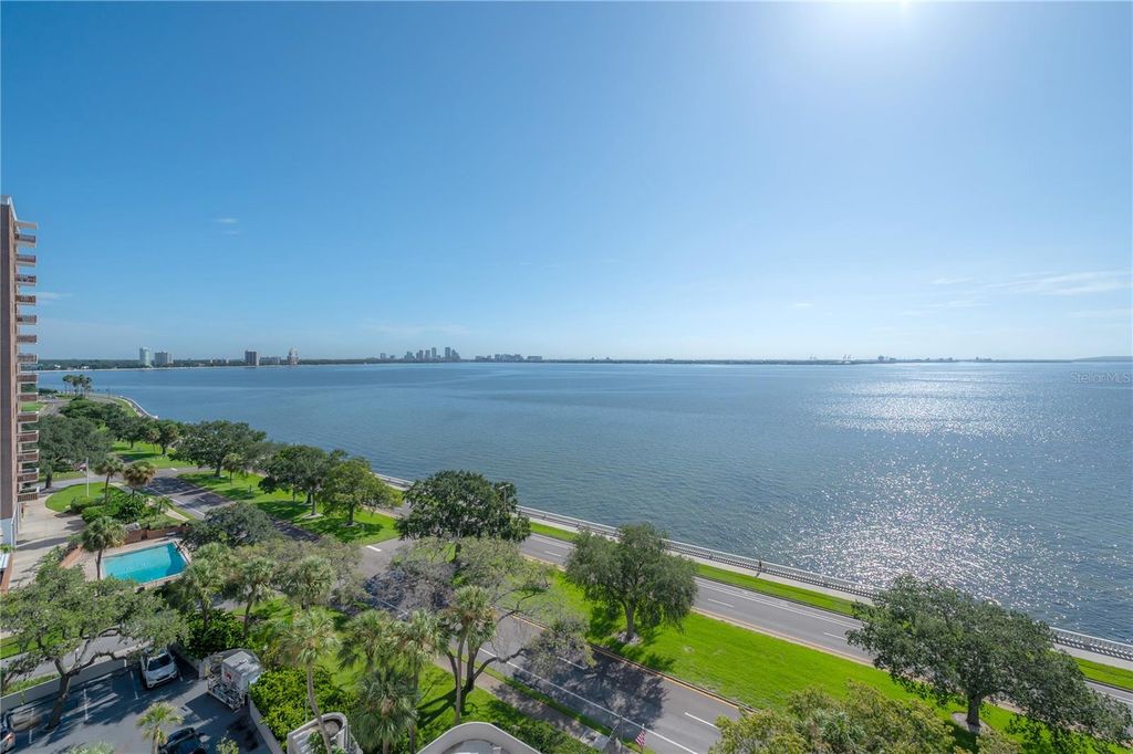 Image 36 of property listing at 4141 BAYSHORE BOULEVARD 1003, Tampa, FL 33611