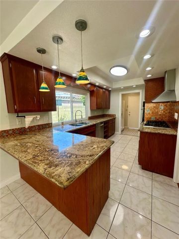 10463 El Monte, Fountain Valley, CA 92708