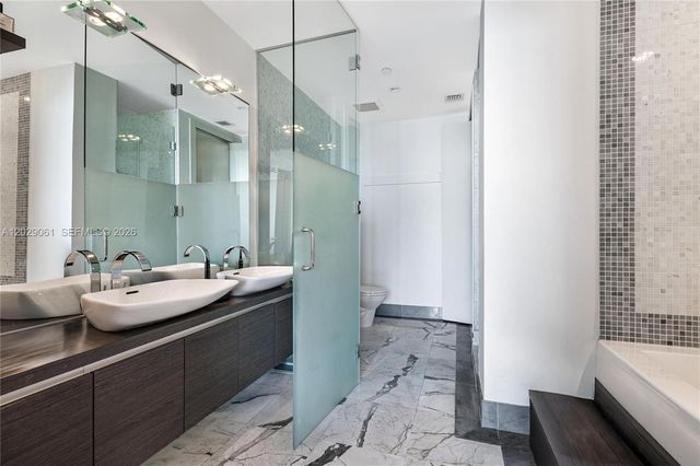 200 Biscayne Boulevard Way 4812, Miami, FL 33131
