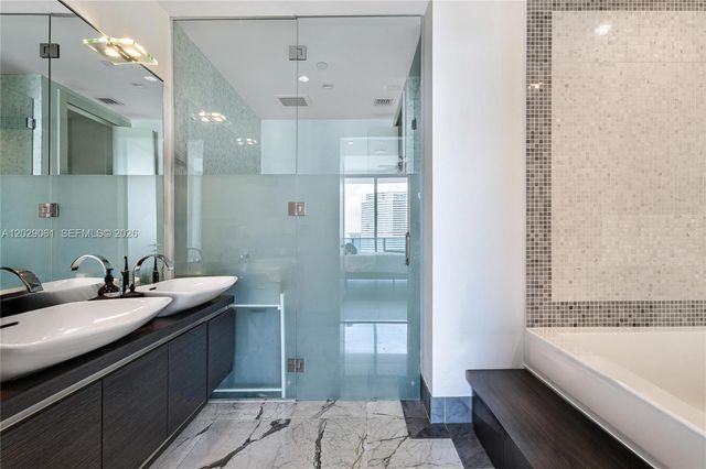 200 Biscayne Boulevard Way 4812, Miami, FL 33131