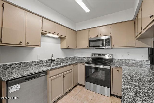 25 Sams Point Rd Apt 1C, Beaufort, SC 29907