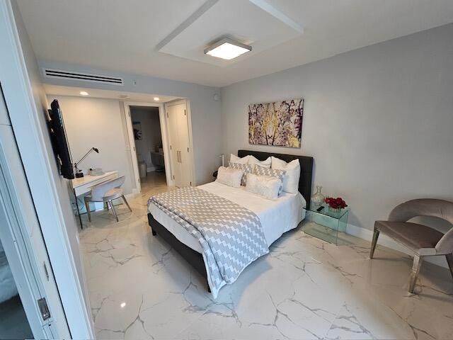 120 SE 5th Avenue, Boca Raton, FL 33432