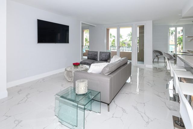 120 SE 5th Avenue, Boca Raton, FL 33432
