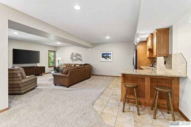 15005 S 24th Avenue, Bellevue, NE 68123
