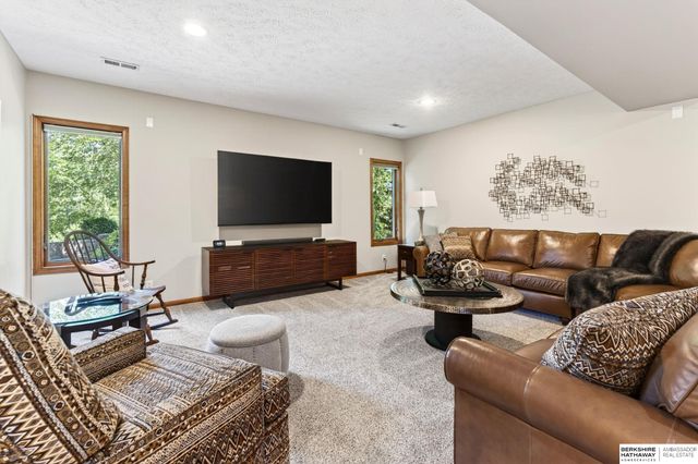 15005 S 24th Avenue, Bellevue, NE 68123