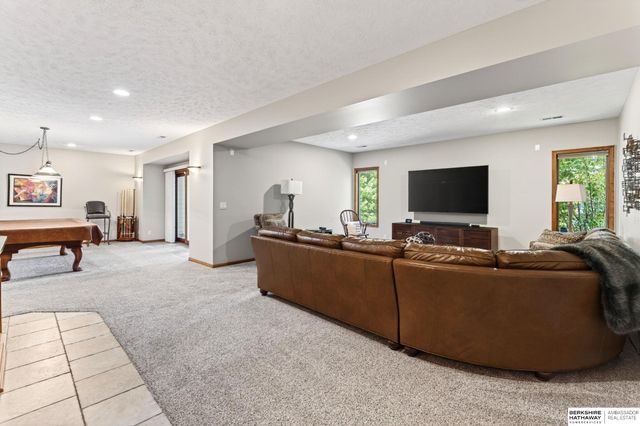 15005 S 24th Avenue, Bellevue, NE 68123