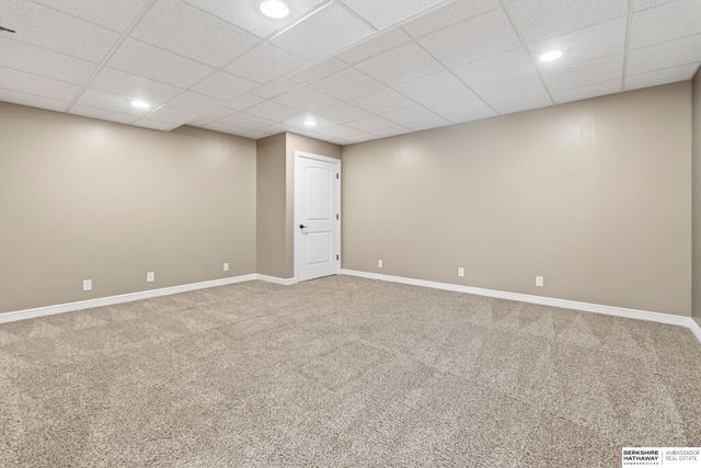 15005 S 24th Avenue, Bellevue, NE 68123