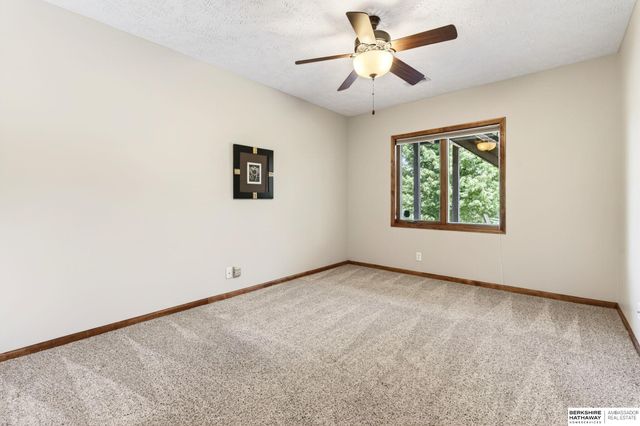15005 S 24th Avenue, Bellevue, NE 68123