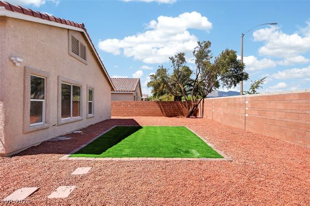 6668 Arctic Breeze Street, North Las Vegas, NV 89084