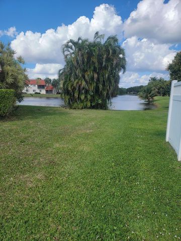 27 Vista Del Rio, Boynton Beach, FL 33426