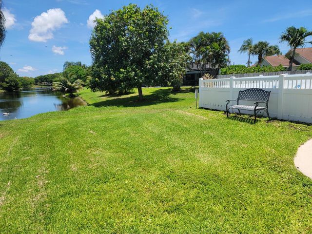 27 Vista Del Rio, Boynton Beach, FL 33426