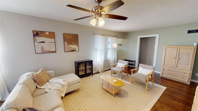 600 W 101st Terrace, Kansas City, MO 64114