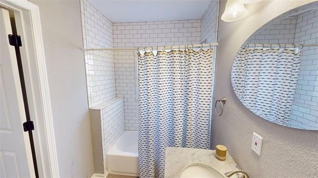 600 W 101st Terrace, Kansas City, MO 64114