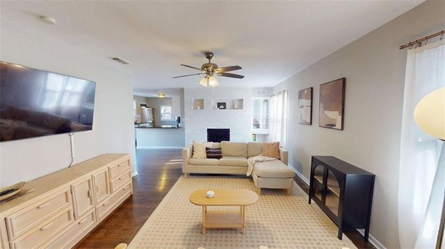 600 W 101st Terrace, Kansas City, MO 64114