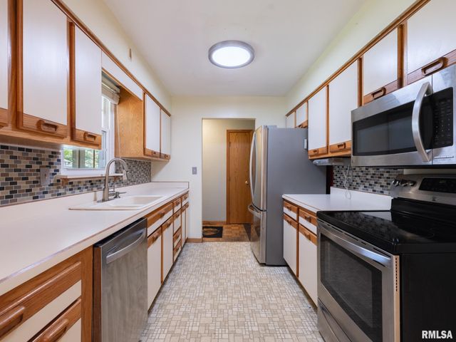 409 GEORGIA Parkway, Washington, IL 61571