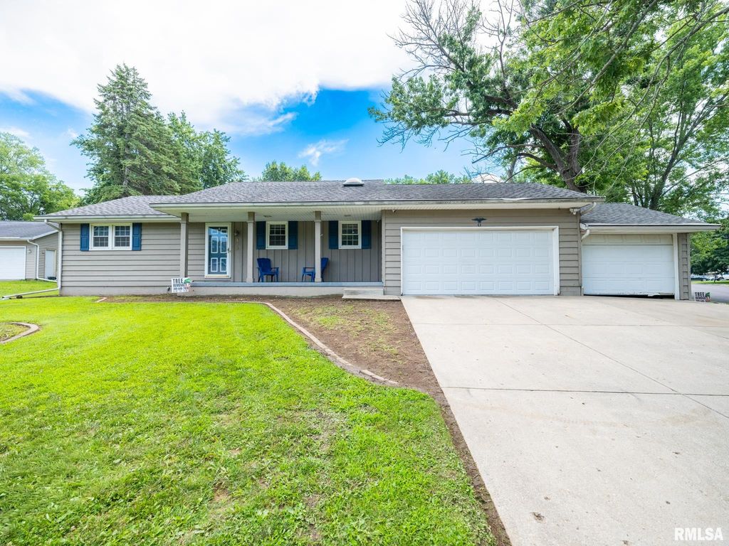 409 GEORGIA Parkway, Washington, IL 61571