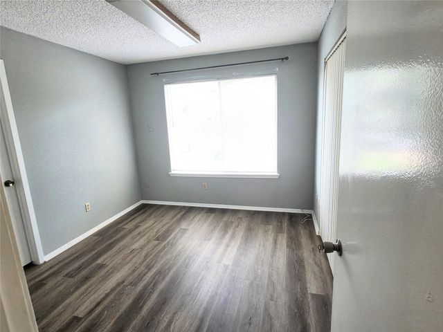 10526 Chapel Hill Drive, Houston, TX 77099