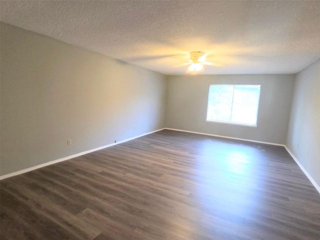 10526 Chapel Hill Drive, Houston, TX 77099