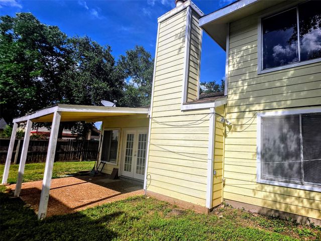 10526 Chapel Hill Drive, Houston, TX 77099