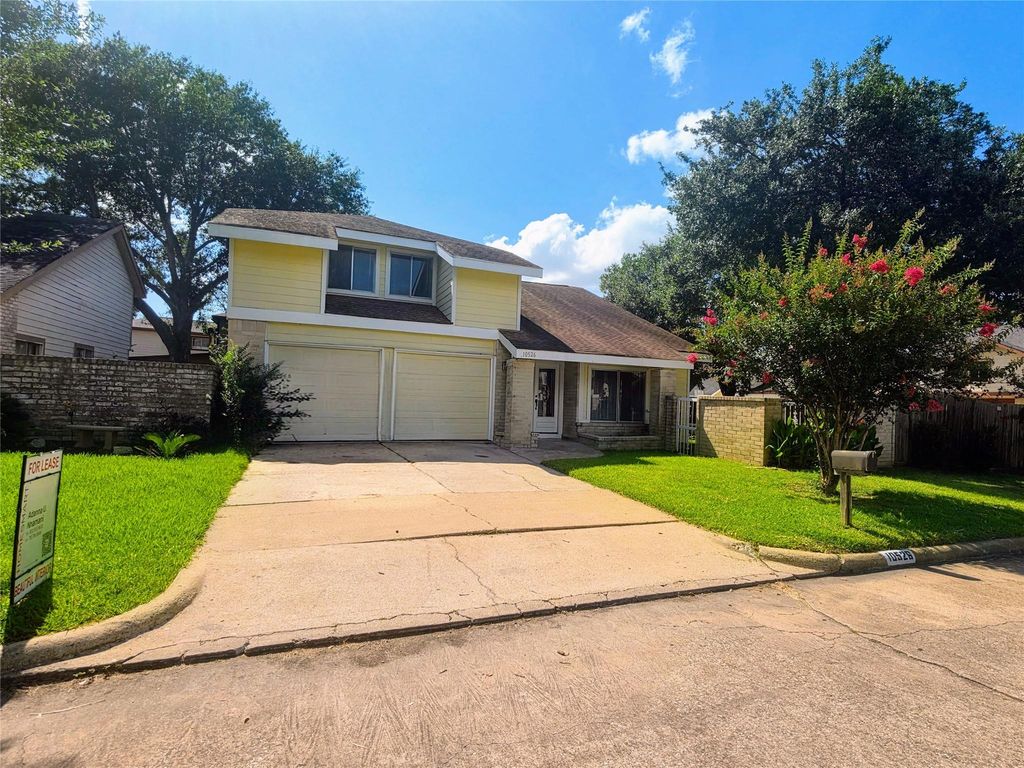 10526 Chapel Hill Drive, Houston, TX 77099