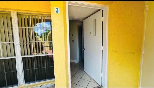 15635 SW 74th Cir Dr 3, Miami, FL 33193