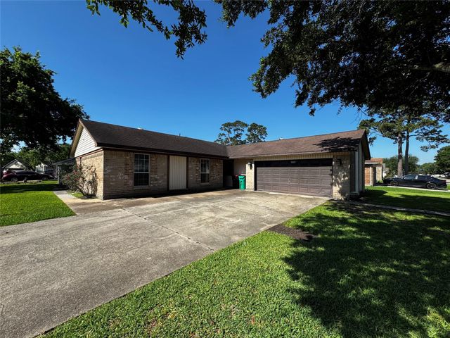 9914 El Chaco Street, Baytown, TX 77521