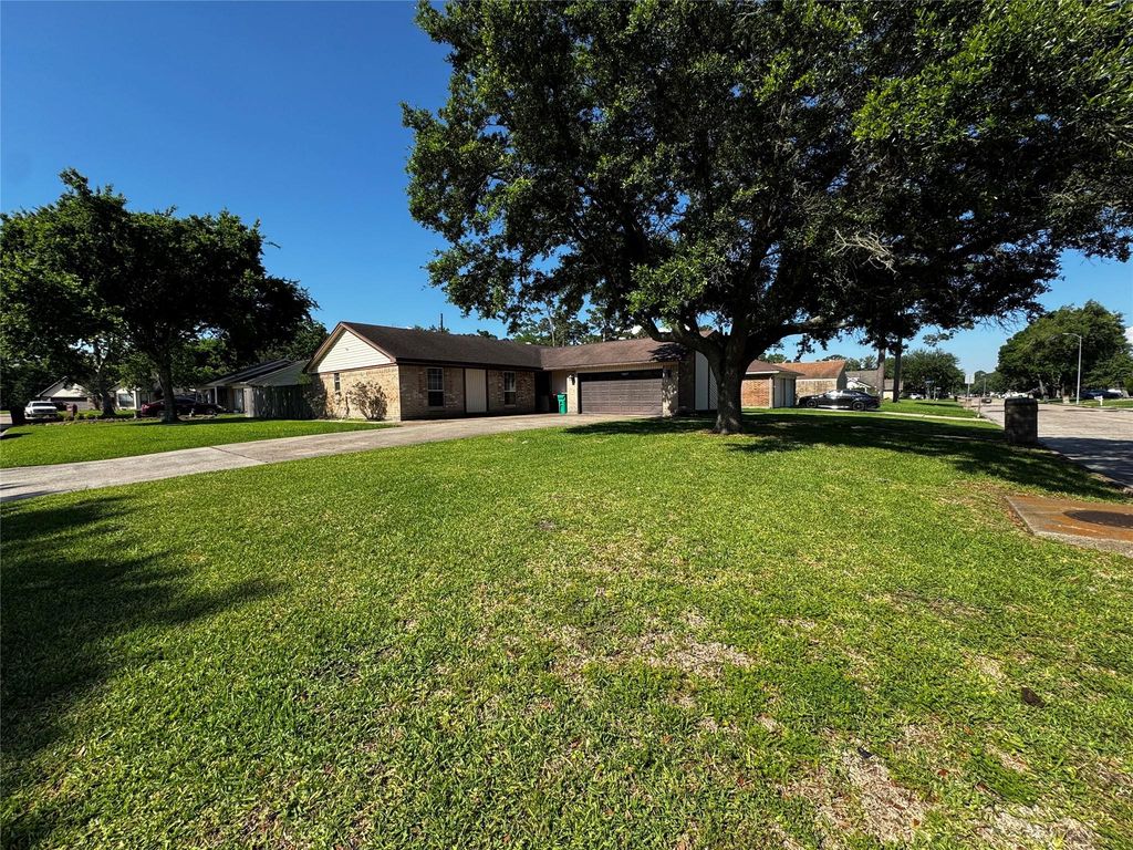 9914 El Chaco Street, Baytown, TX 77521